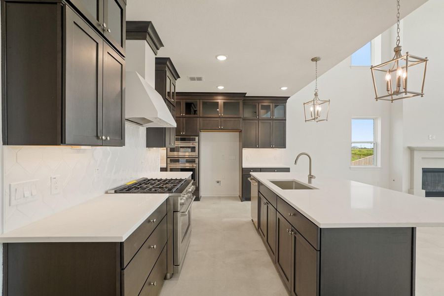 Plenty of cabinet and counter space Plenty of cabinet and counter space