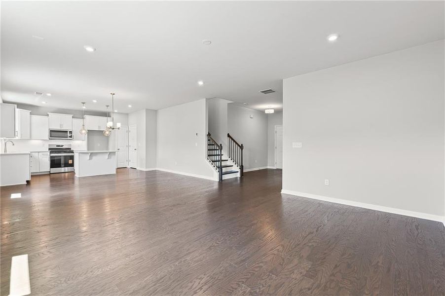 Spacious, unfurnished interior of a new home in Hawthorne Ridge, McDonough (Image 13).