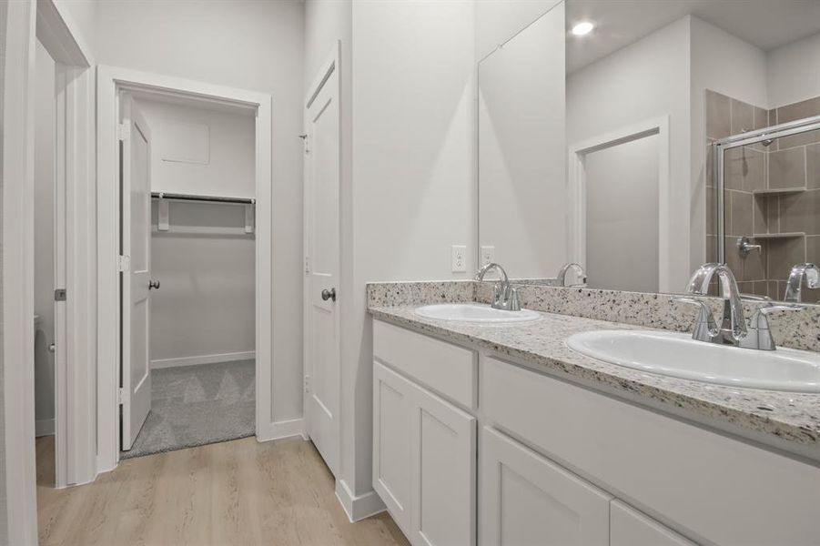 Furnished interior view inside a new home in Sherwood Glen, Conroe (Image 1).