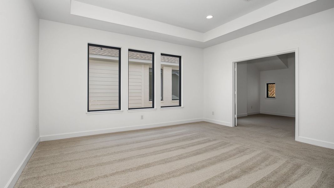 Spacious, unfurnished interior of a new home in Lakes of Cane Island, Katy (Image 14).