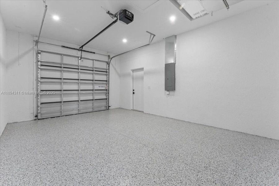 Spacious, unfurnished interior of a new home in , Lehigh Acres (Image 15).