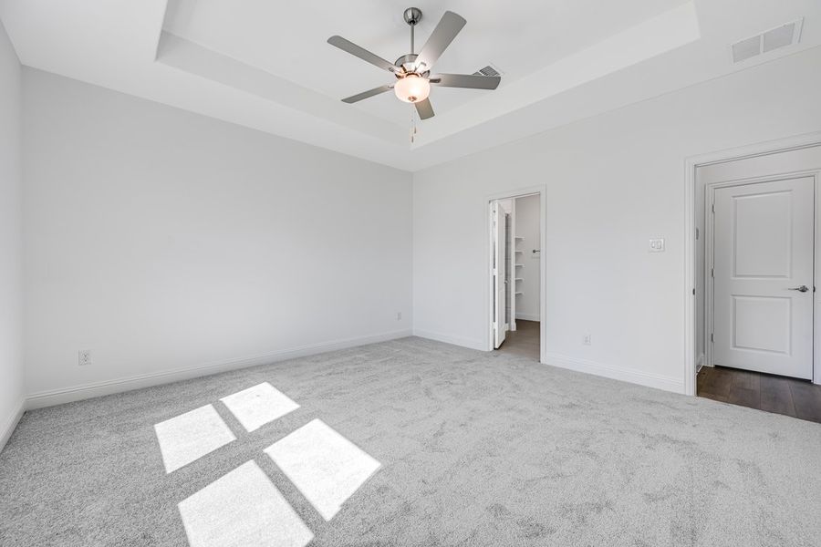 Spacious, unfurnished interior of a new home in Madero 50s, Fort Worth (Image 24).