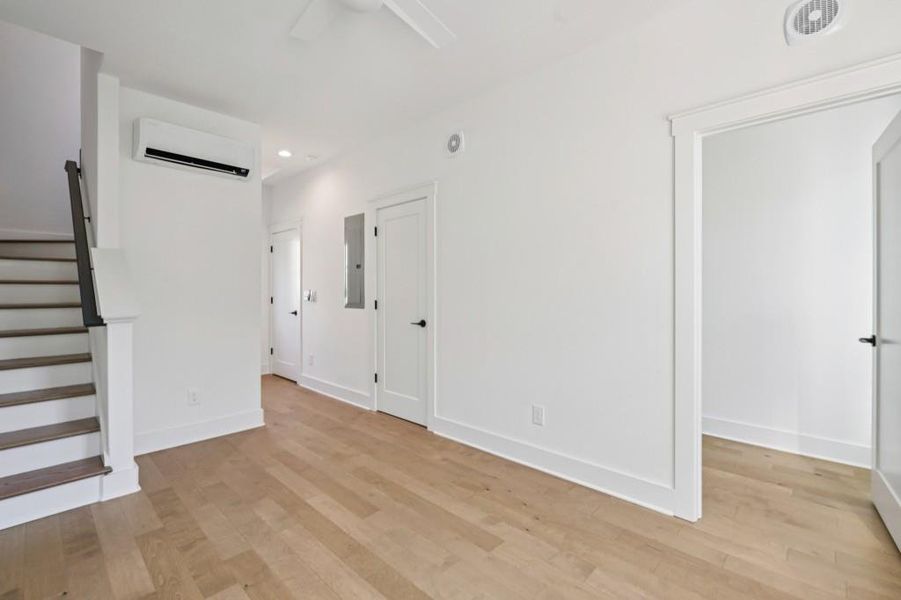 Spacious, unfurnished interior of a new home in , Atlanta (Image 25).