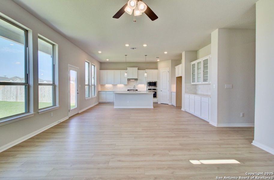 Spacious, unfurnished interior of a new home in Dauer Ranch, New Braunfels (Image 19). Spacious, unfurnished interior of a new home in Dauer Ranch, New Braunfels (Image 19).