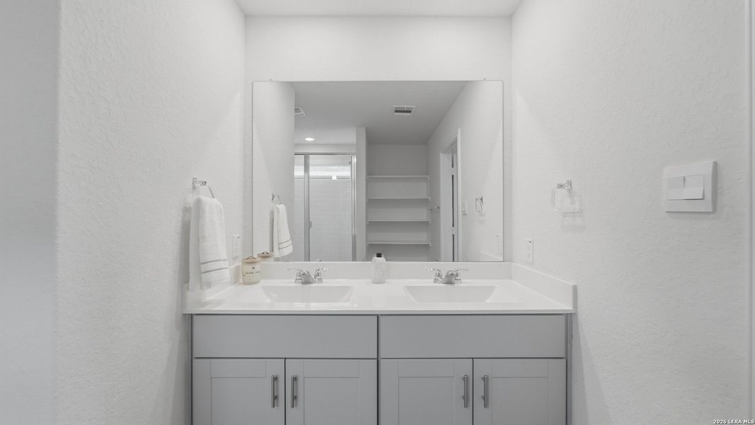 Furnished interior view inside a new home in Heather Glen, New Braunfels (Image 12).
