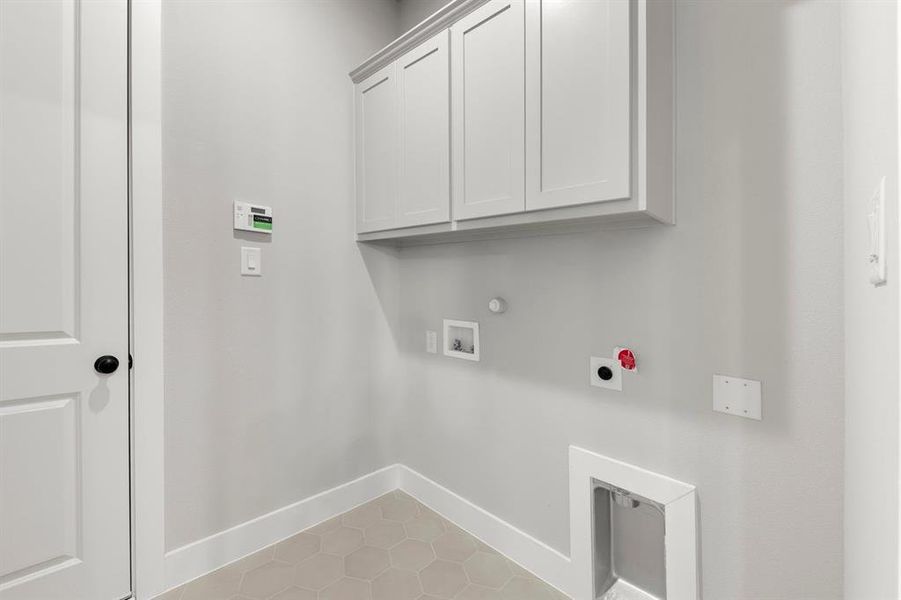 Spacious, unfurnished interior of a new home in The Villages of Hurricane Creek, Anna (Image 21).