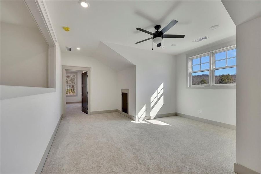 Spacious, unfurnished interior of a new home in , Jasper (Image 34).