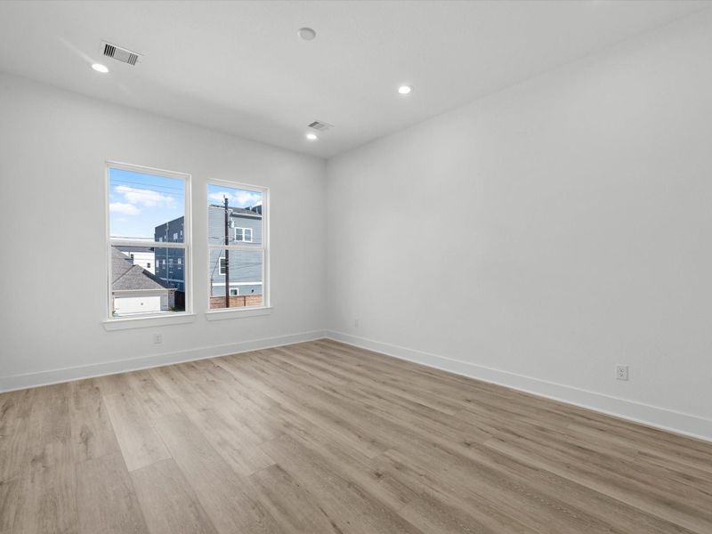 Spacious, unfurnished interior of a new home in , Houston (Image 22).