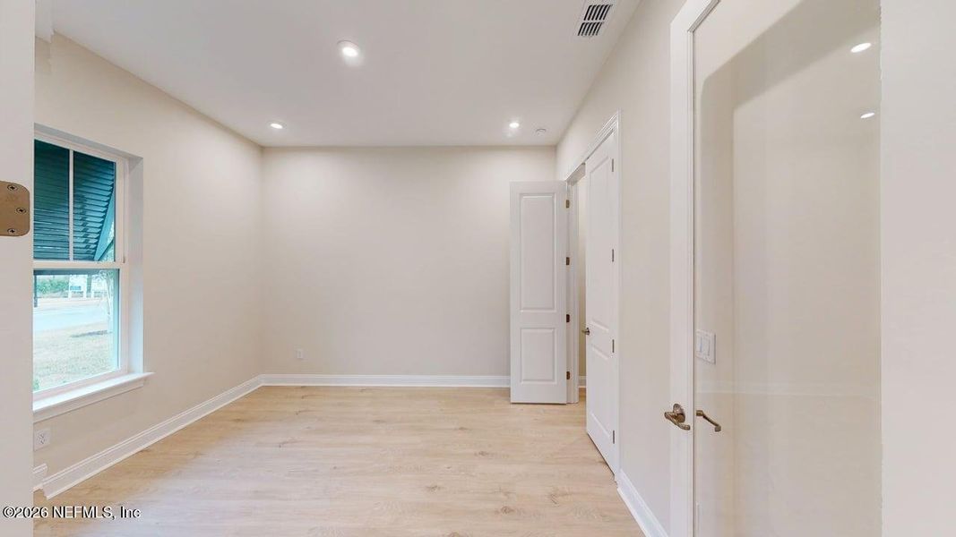 Spacious, unfurnished interior of a new home in RiverTown, St. Johns (Image 14).