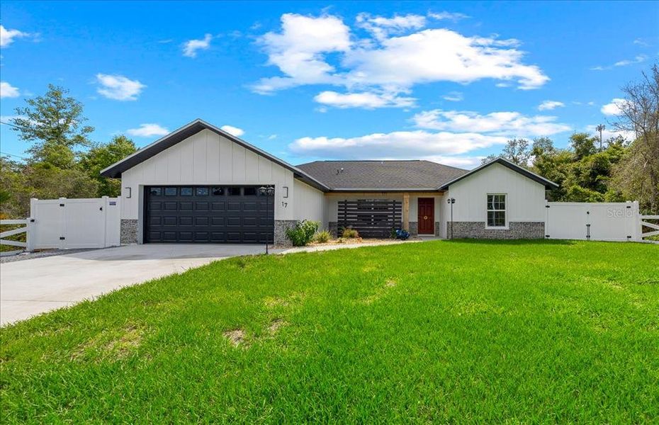 Front exterior of a new home in , Ocala, FL, highlighting curb appeal (Image 22).