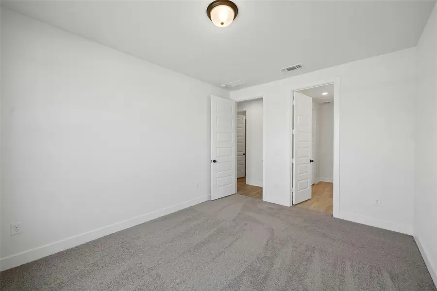 Spacious, unfurnished interior of a new home in Flora - 60', Hutto (Image 11).