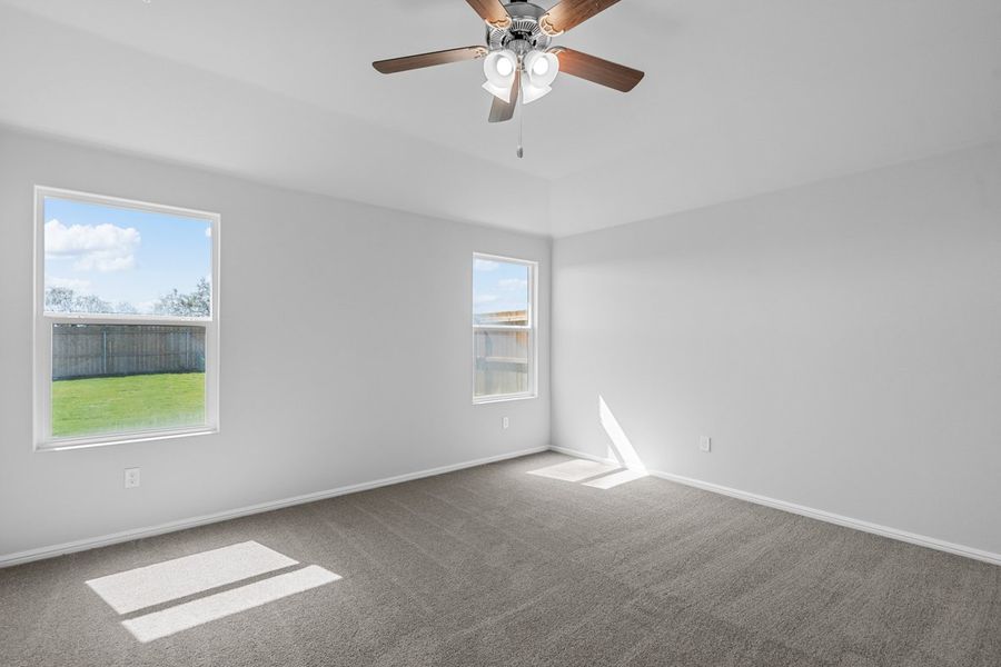 Representative unfurnished interior of a home built from the BELLVUE by D.R. Horton in Faculty Row, Abilene (Image 37).