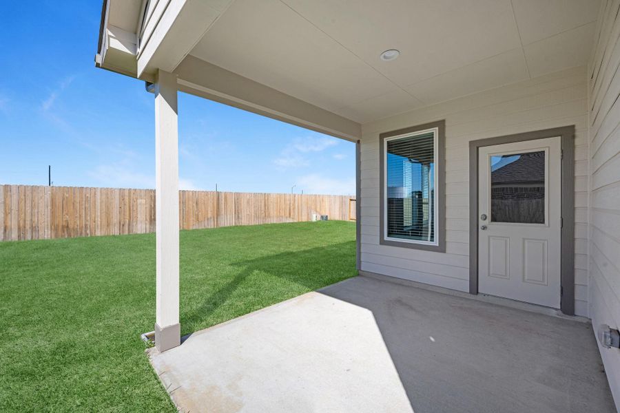 Exterior details and patio area of a home in Beacon Hill, Waller (Image 3).