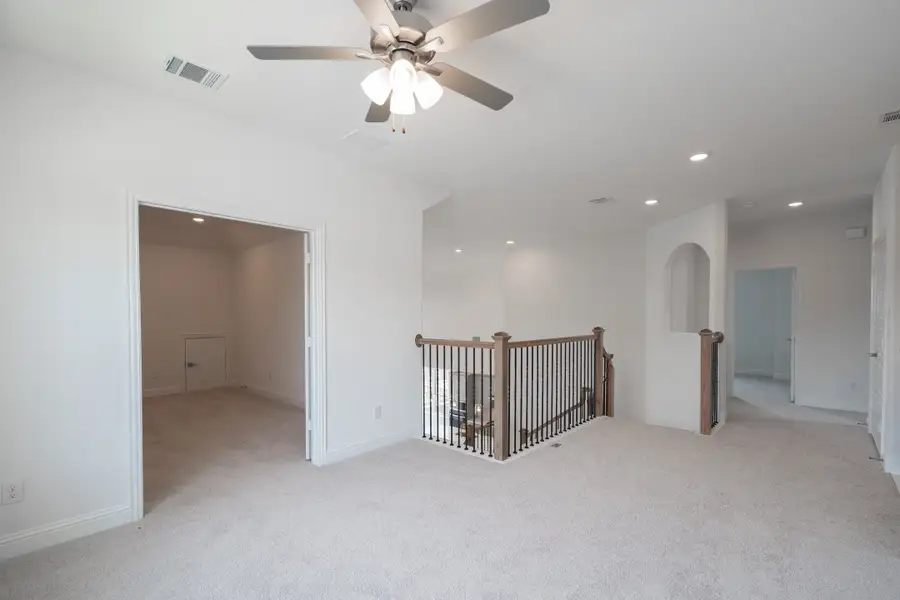 Spacious, unfurnished interior of a new home in Enclave at Legacy Hills, Celina (Image 25).