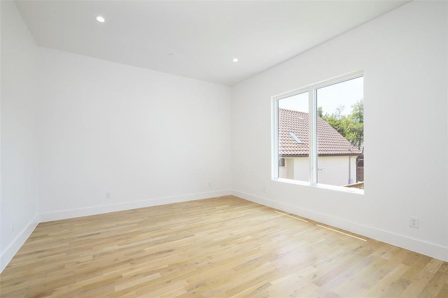 Spacious, unfurnished interior of a new home in , University Park (Image 20).