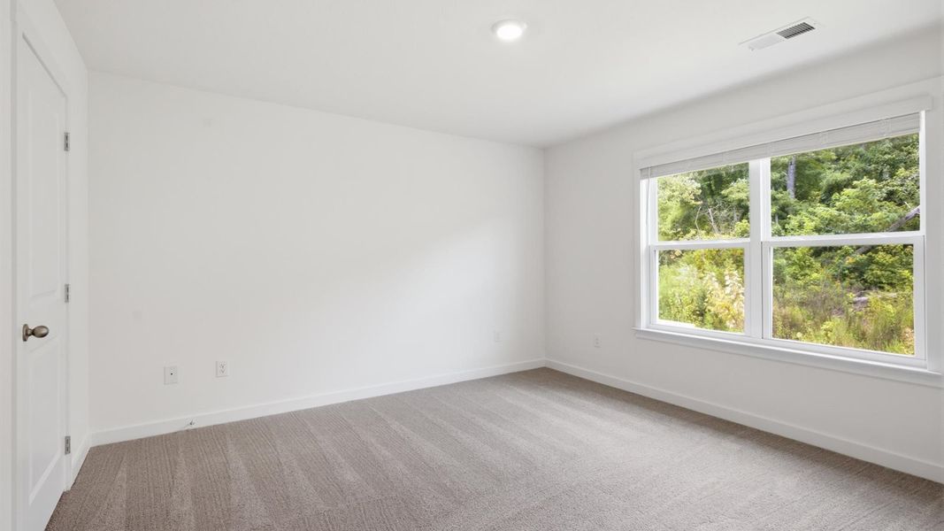 Spacious, unfurnished interior of a new home in Emory Creek, Harriman (Image 34).