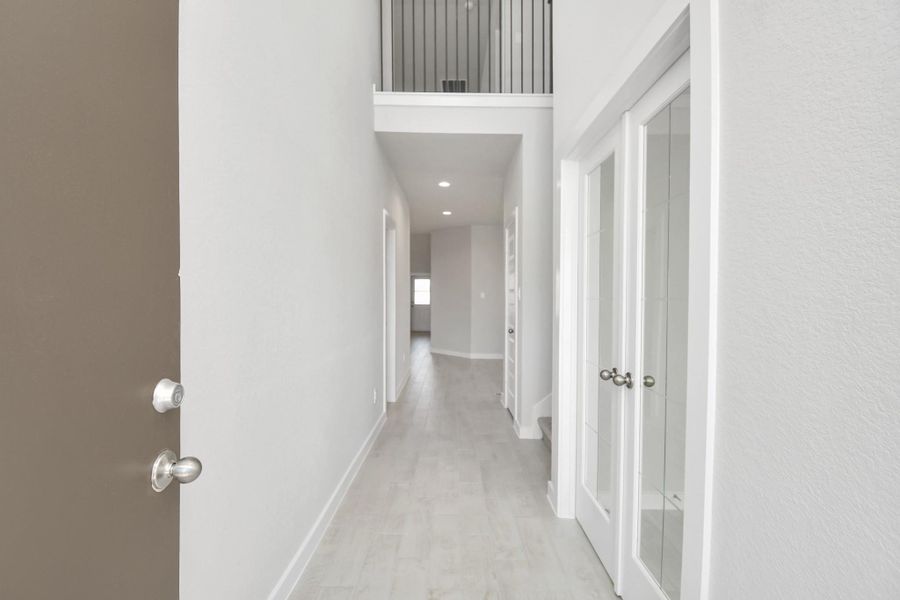 Spacious, unfurnished interior of a new home in Telge Ranch, Cypress (Image 32).