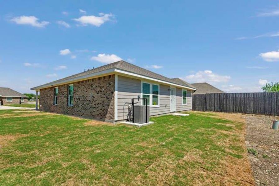 Exterior details and patio area of a home in , Fort Worth (Image 4).