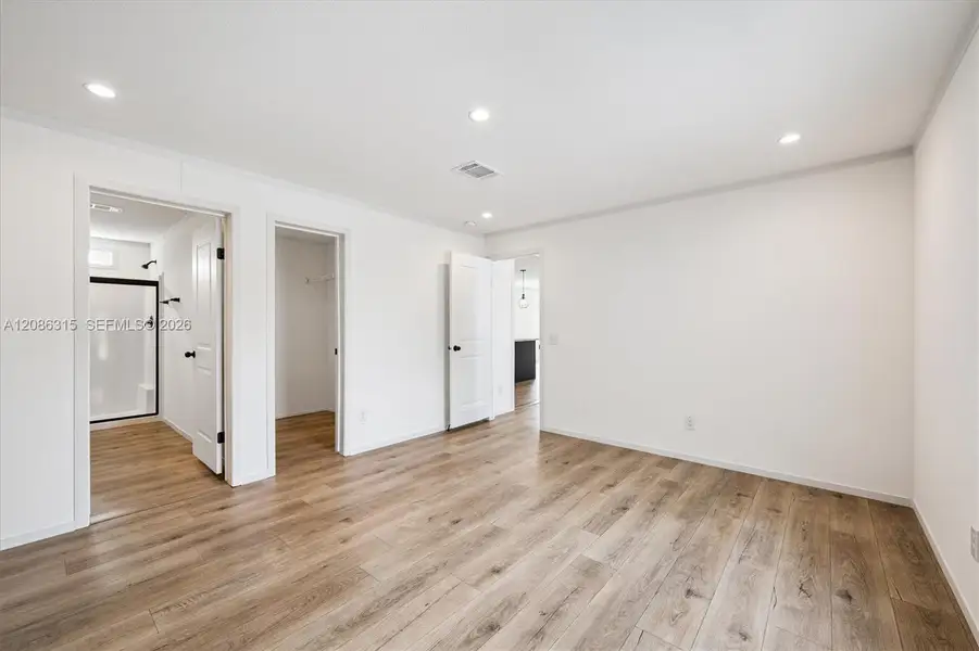Spacious, unfurnished interior of a new home in , Miami (Image 11).