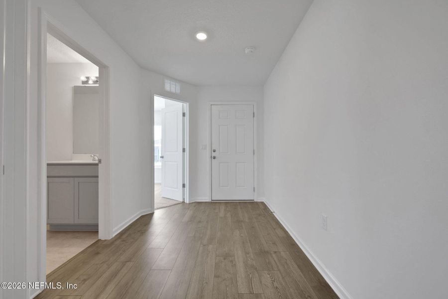 Spacious, unfurnished interior of a new home in Diamond Springs, Jacksonville (Image 19).