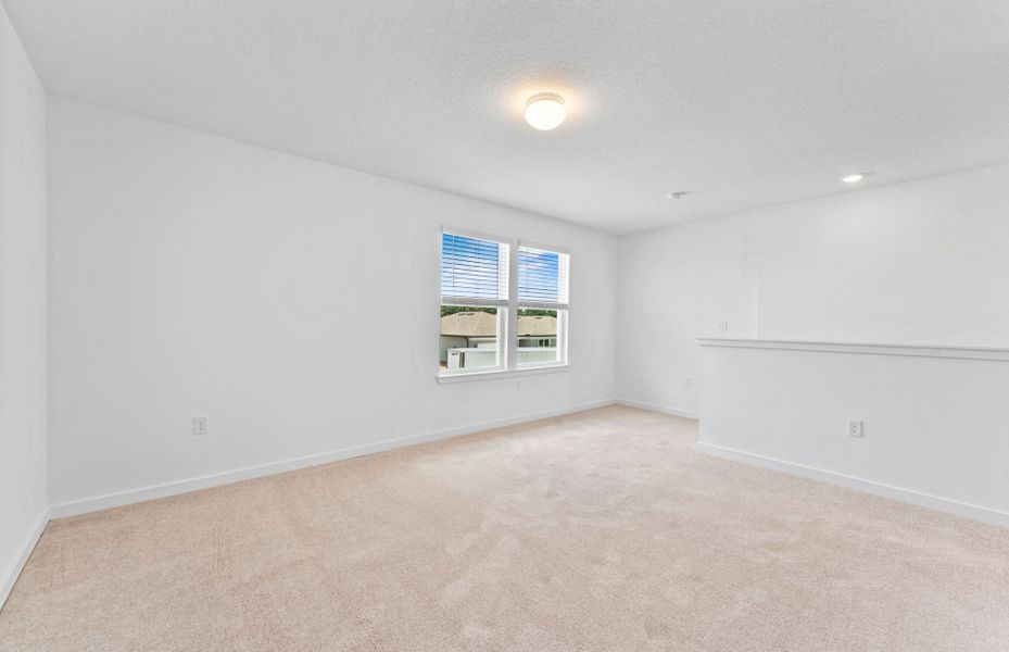 Spacious, unfurnished interior of a new home in Pioneer Ranch, Ocala (Image 15).