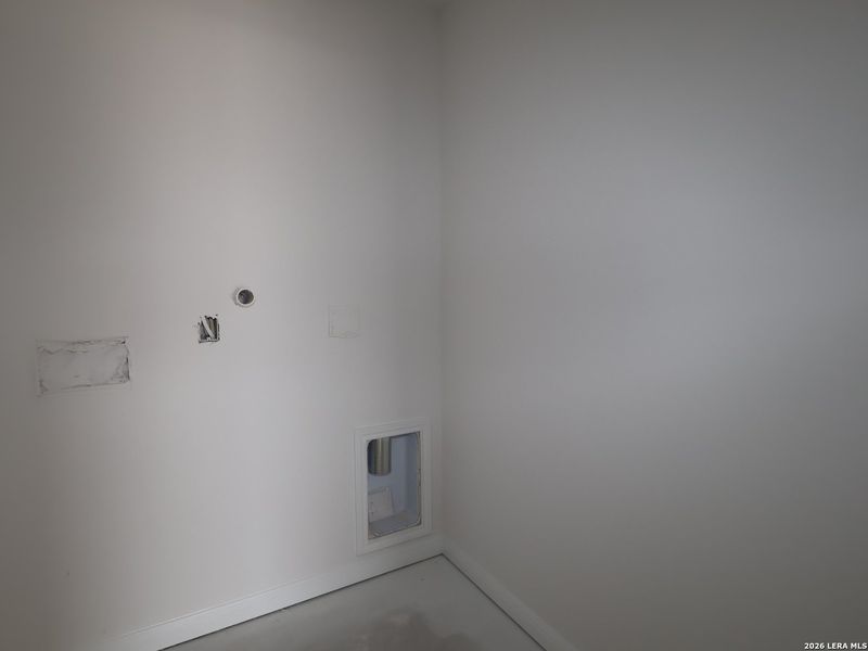 Spacious, unfurnished interior of a new home in Verano Farms, San Antonio (Image 28).