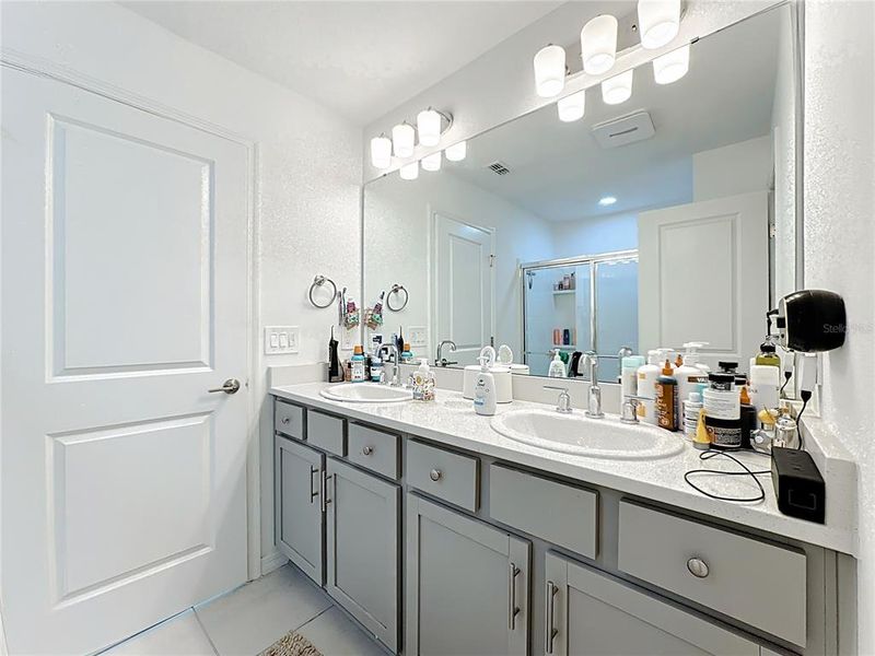 Furnished interior view inside a new home in , Kissimmee (Image 8).