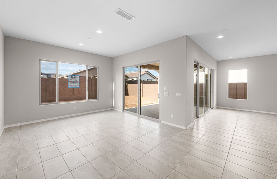 Spacious, unfurnished interior of a new home in Artisan at Asante, Surprise (Image 16).