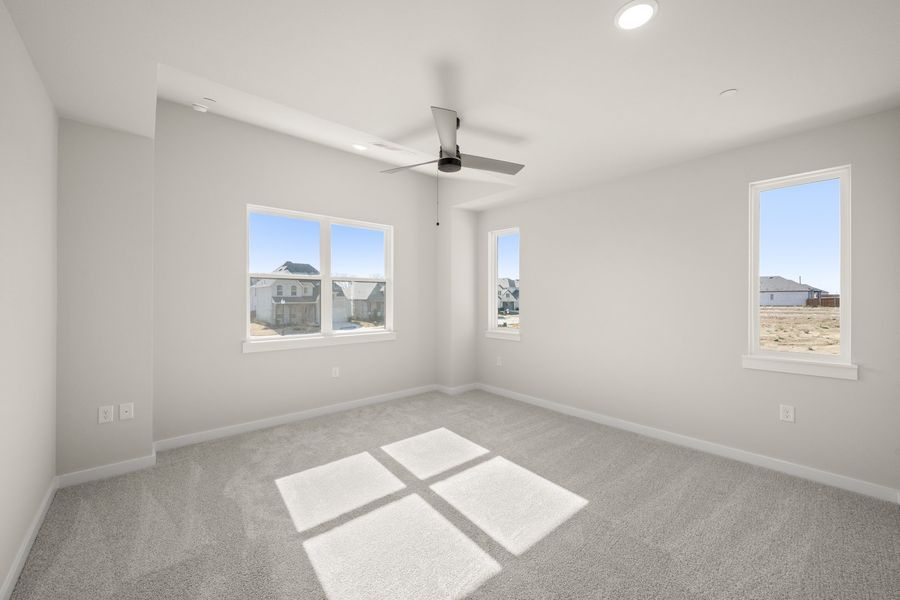 Spacious, unfurnished interior of a new home in Wildridge, Oak Point (Image 19).
