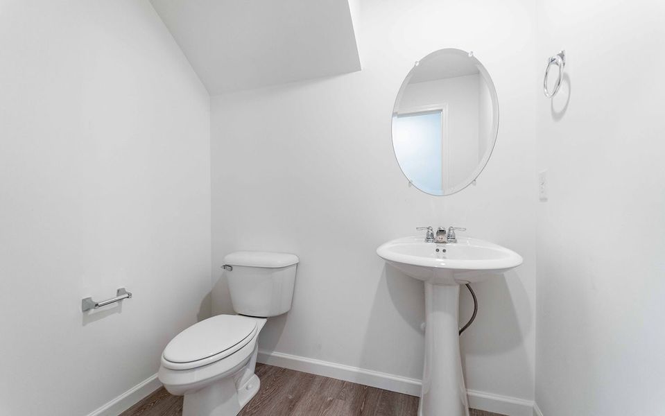 Image 39 of a home in Stonehenge.