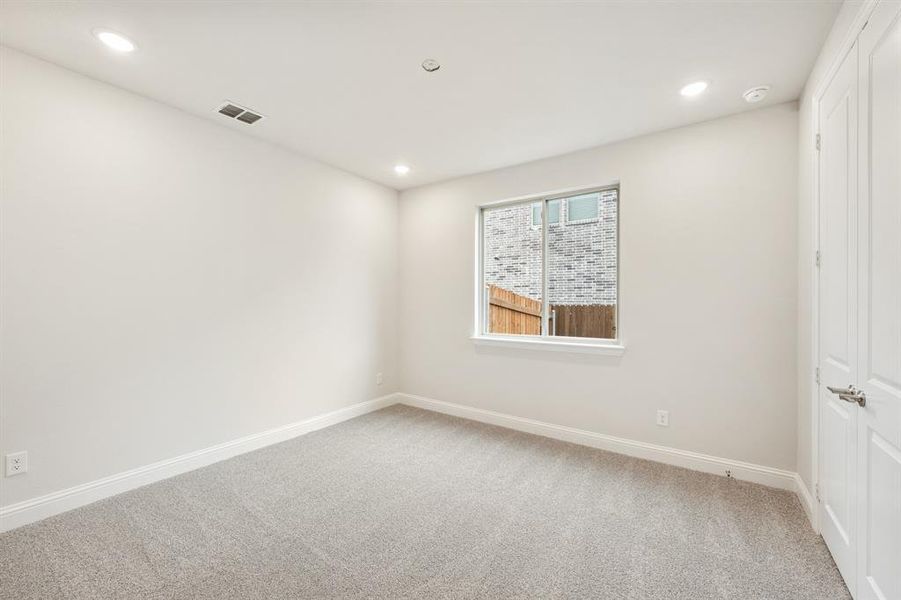 Spacious, unfurnished interior of a new home in Sunrise at Garden Valley, Waxahachie (Image 33).