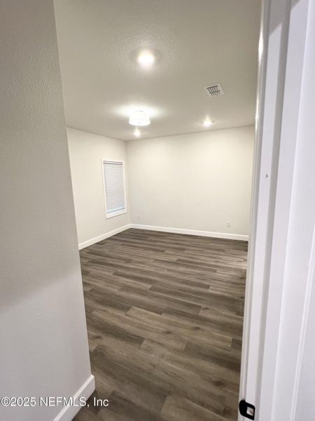 Spacious, unfurnished interior of a new home in , Jacksonville (Image 11).