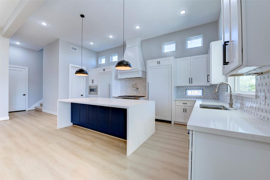 Furnished interior view inside a new home in , Seabrook (Image 16).