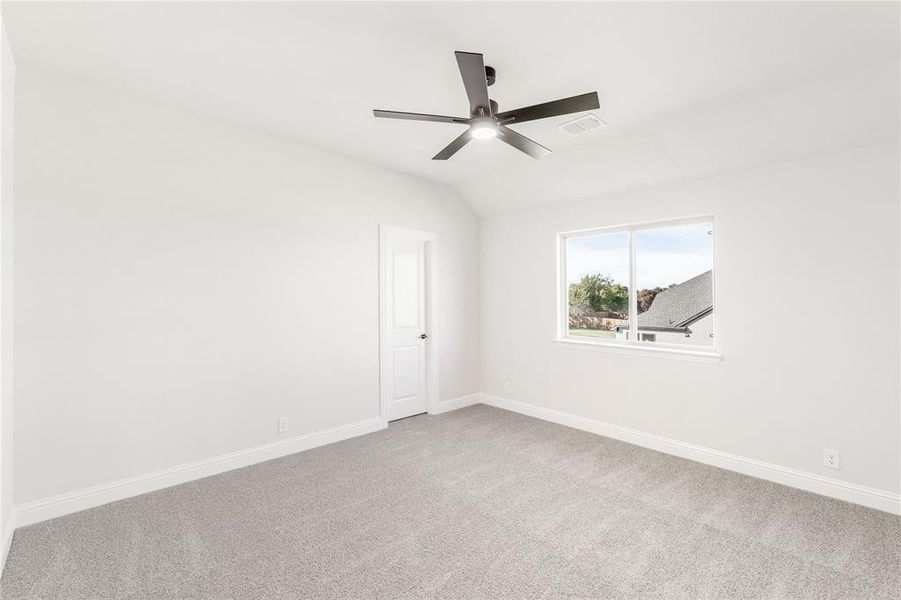 Spacious, unfurnished interior of a new home in Crystal Lake Estates, Red Oak (Image 29). Spacious, unfurnished interior of a new home in Crystal Lake Estates, Red Oak (Image 29).