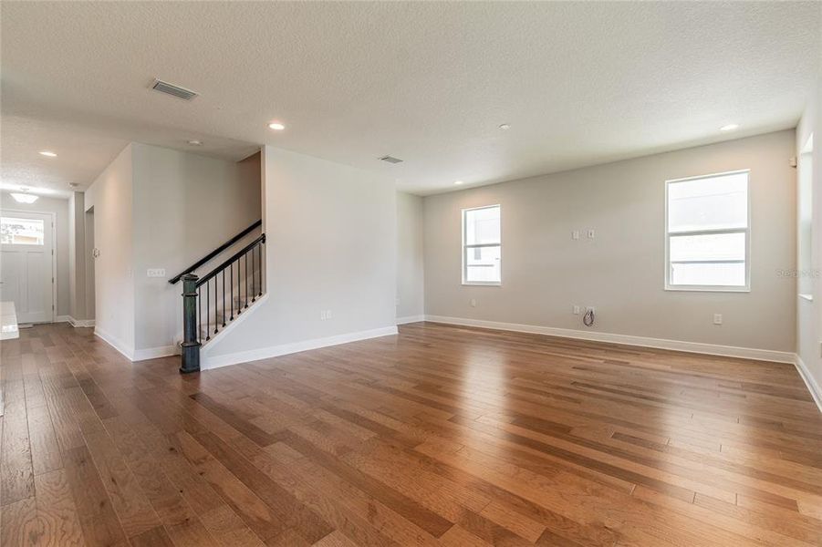 Spacious, unfurnished interior of a new home in , Tampa (Image 33).