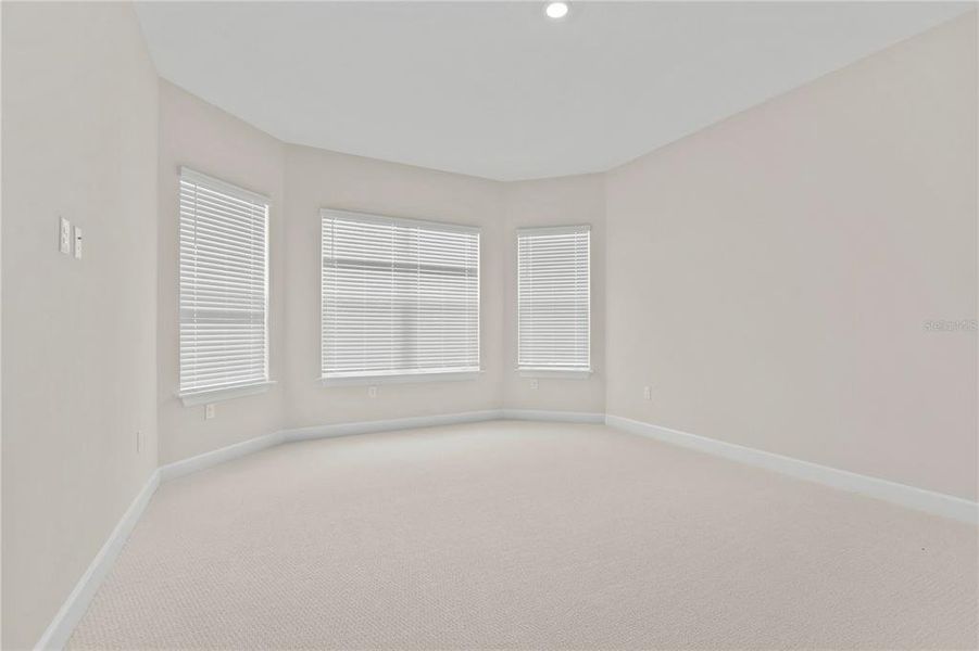 Spacious, unfurnished interior of a new home in , Sarasota (Image 17).