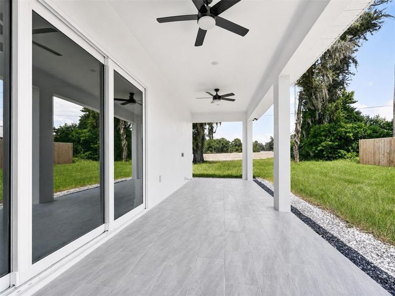 Exterior details and patio area of a home in , Plant City (Image 32).