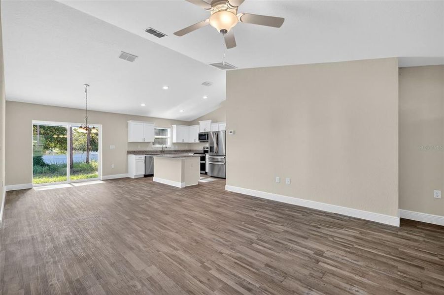 Spacious, unfurnished interior of a new home in , Ocala (Image 20).
