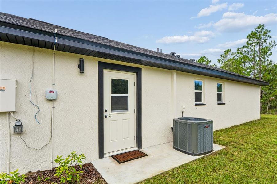 Exterior details and patio area of a home in , Brooksville (Image 4).