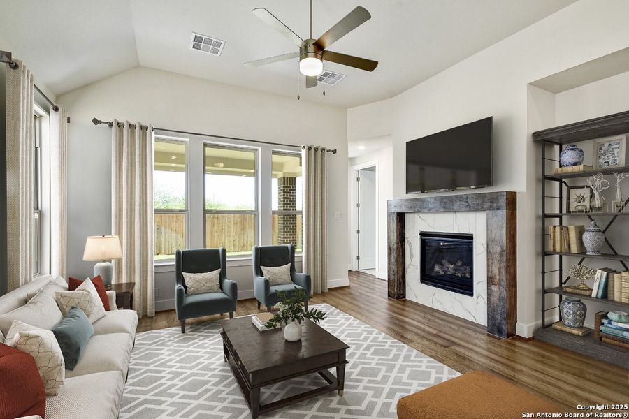 Furnished interior view inside a new home in Homestead, Schertz (Image 4).