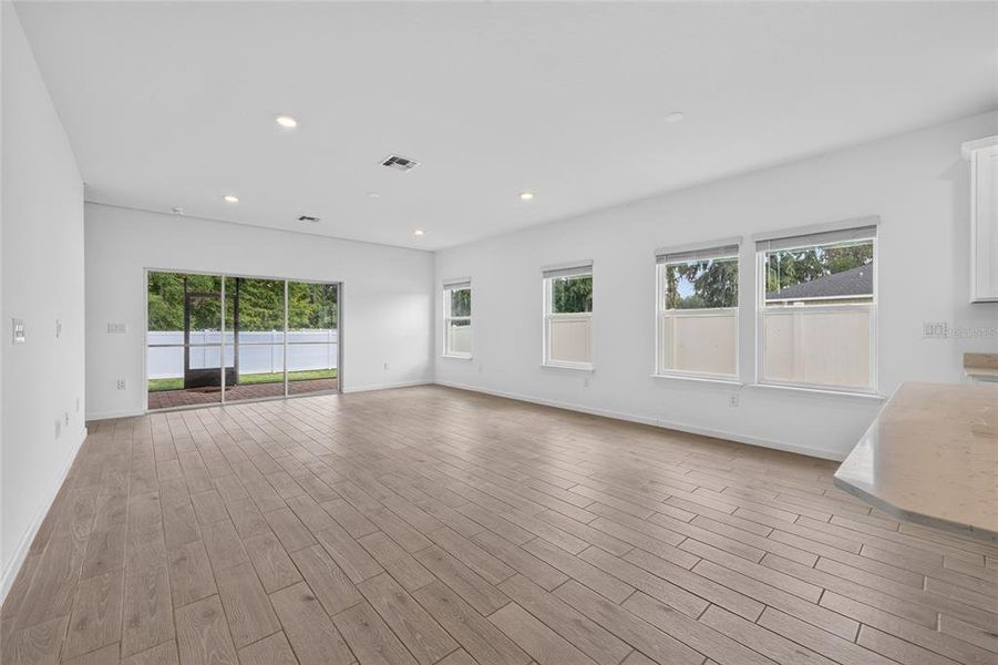 Spacious, unfurnished interior of a new home in Heath Preserve, Ocala (Image 17).