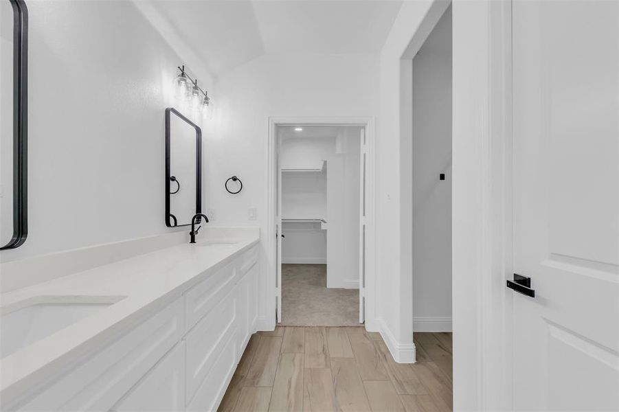 Furnished interior view inside a new home in , Alvarado (Image 9).