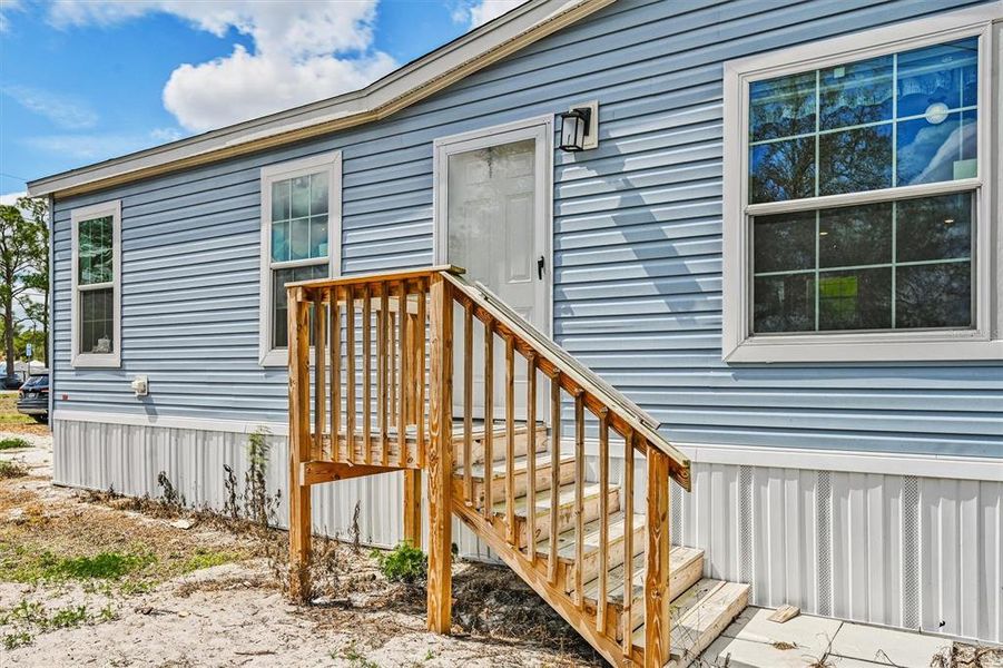 Exterior details and patio area of a home in , North Fort Myers (Image 26).