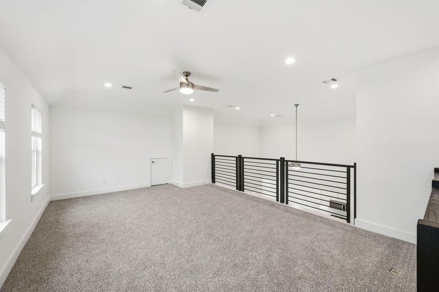 Spacious, unfurnished interior of a new home in Hills of Westlake, Conroe (Image 30).