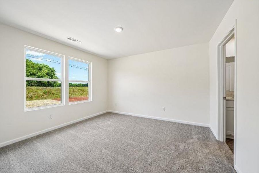 Spacious, unfurnished interior of a new home in , Hartwell (Image 17).