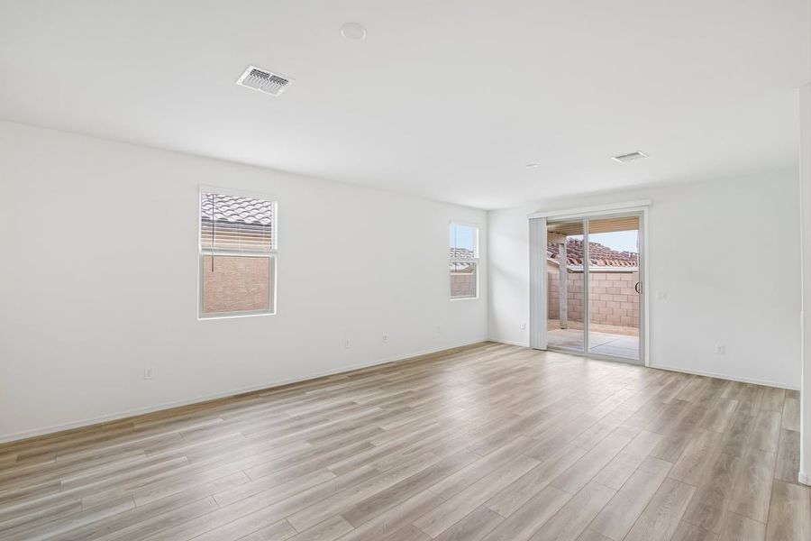 Spacious, unfurnished interior of a new home in Mirador Ridge Blossom, Tucson (Image 12).