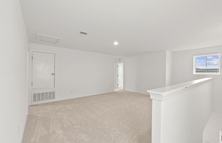 Spacious, unfurnished interior of a new home in Larson Crossing, Elgin (Image 33).
