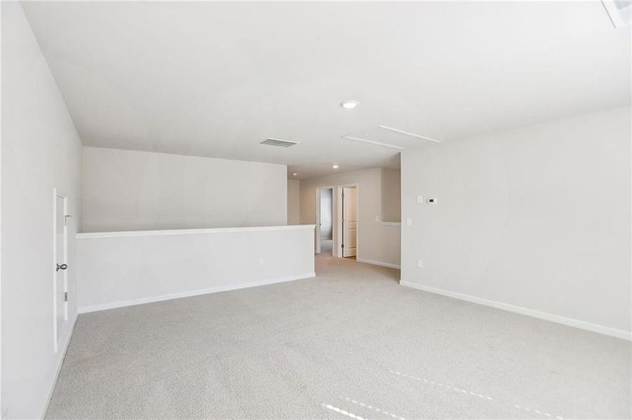 Spacious, unfurnished interior of a new home in Westmont Preserve, Powder Springs (Image 31).