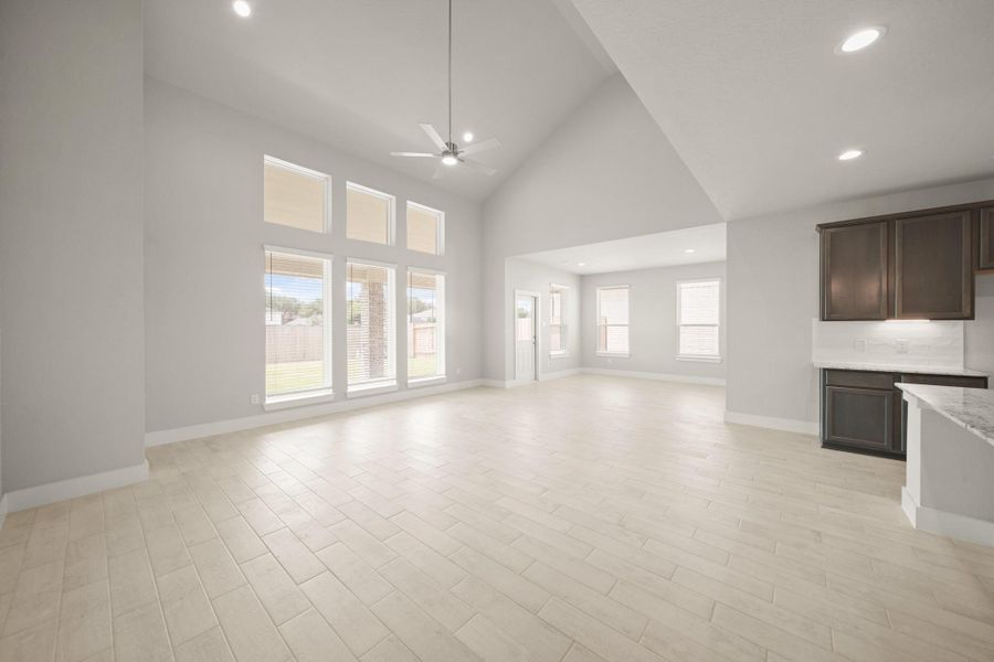 Spacious, unfurnished interior of a new home in Morton Creek Ranch, Katy (Image 20).