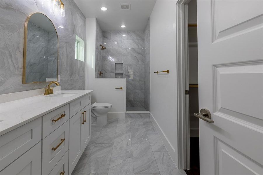 Furnished interior view inside a new home in , Dallas (Image 10).